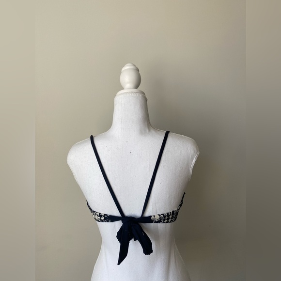 Swim wear bra that is cute and flirty. - Picture 3 of 3